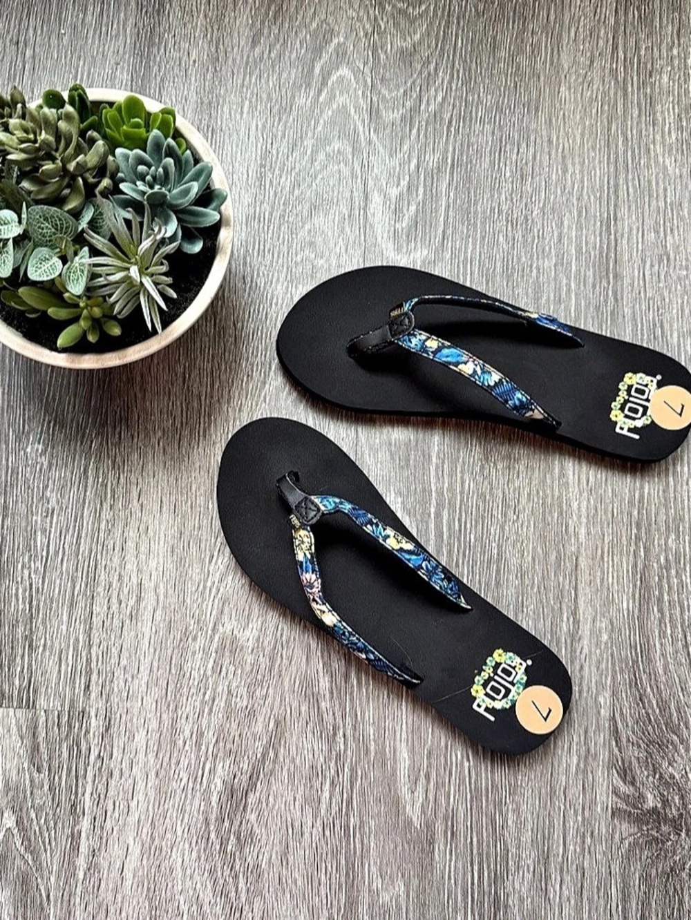 Flojos Aloha Floral Flip Flops Black Blue US 7 NWT